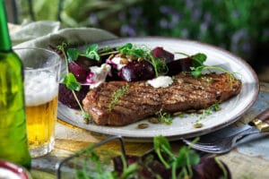 Grillad biff med fetaostkräm och rödbetor