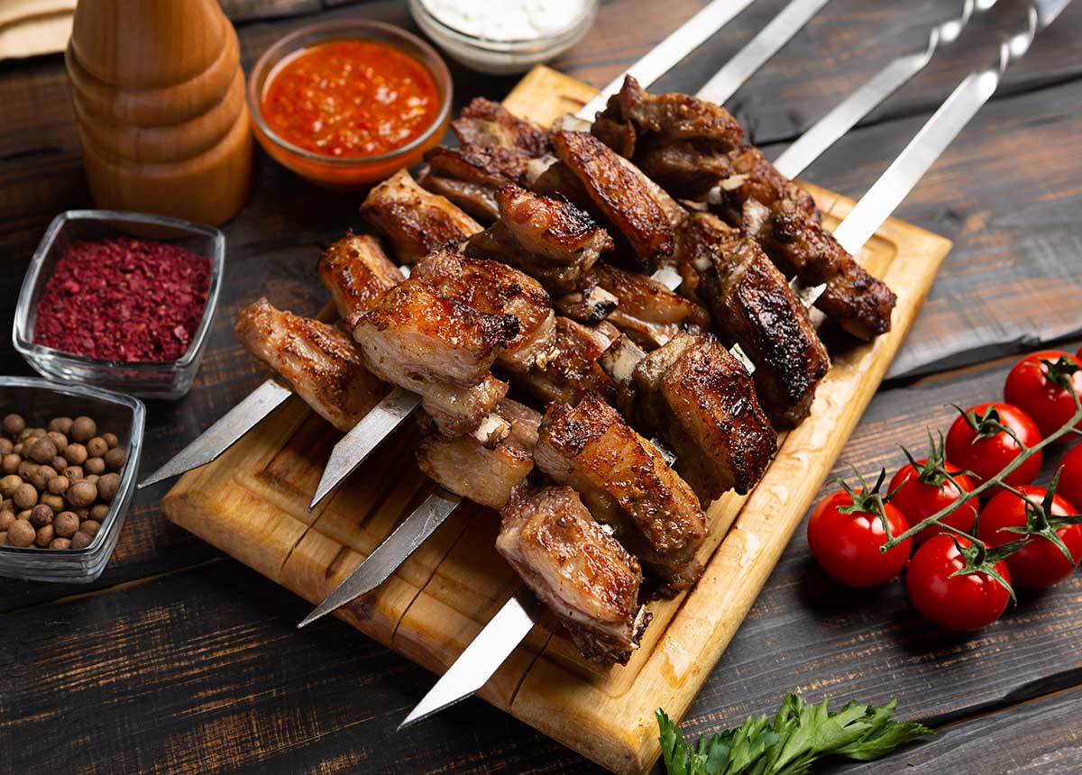 Grillade mexikanska revbensspjäll på spett