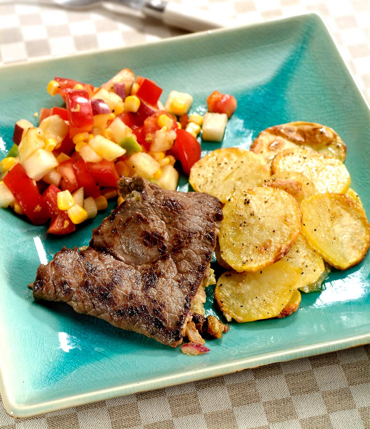 Fylld lövbiff med Pommes Anna och äppelsallad