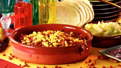 Röd skink- och majsgryta från Jalisco