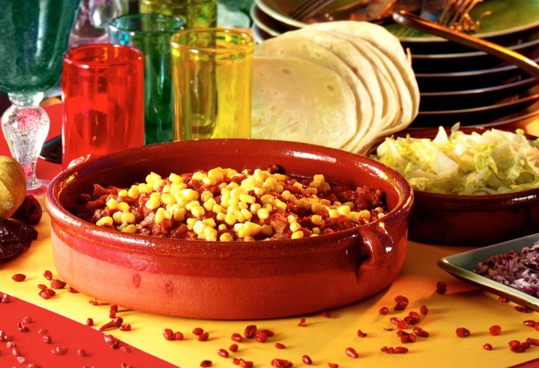 Röd skink- och majsgryta från Jalisco