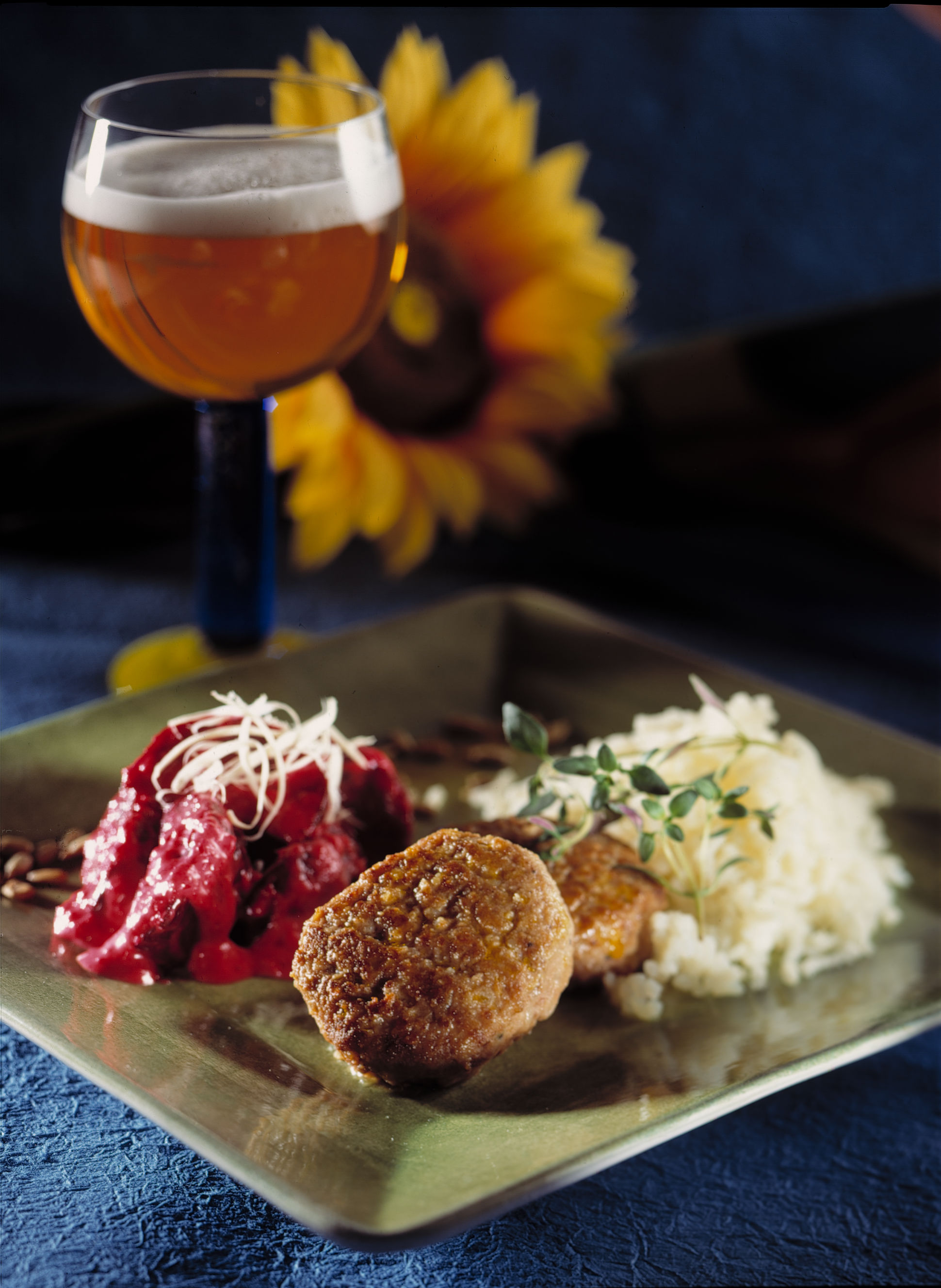 Lammfärsbiffar med pepparrotsrödbetor