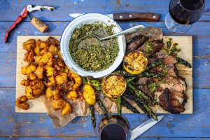 Entrecote reversed sear med fried smashed potato och chimichurri