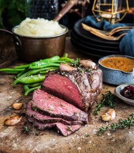Lågtempad nötstek i ugn med potatispuré och svampsås