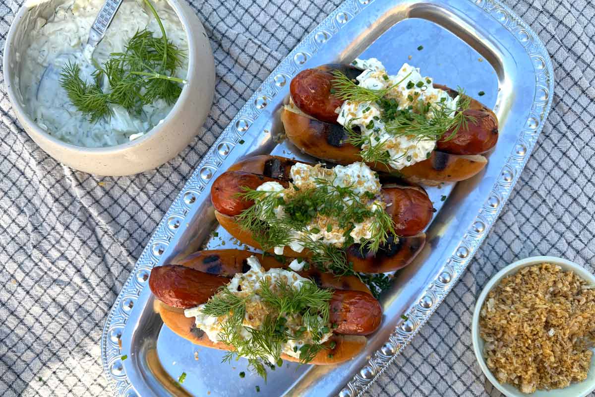 Chorizo deluxe med röra på äpple och fänkål som severas med rostad lök och dill.